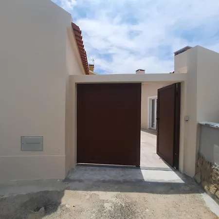 Zeca Holidays -atalaia Fall Mezanine Ideal Trabalhar Tatil Evi