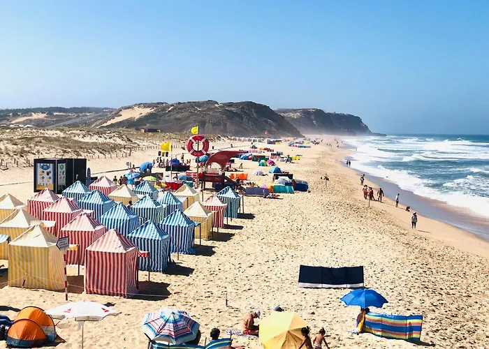 Zeca Holidays -atalaia Fall Mezanine Ideal Trabalhar בית נופש *